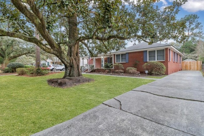 Building Photo - 321 Oxford Dr