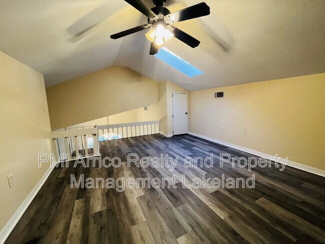 Foto del edificio - 5054 Hayes Rd