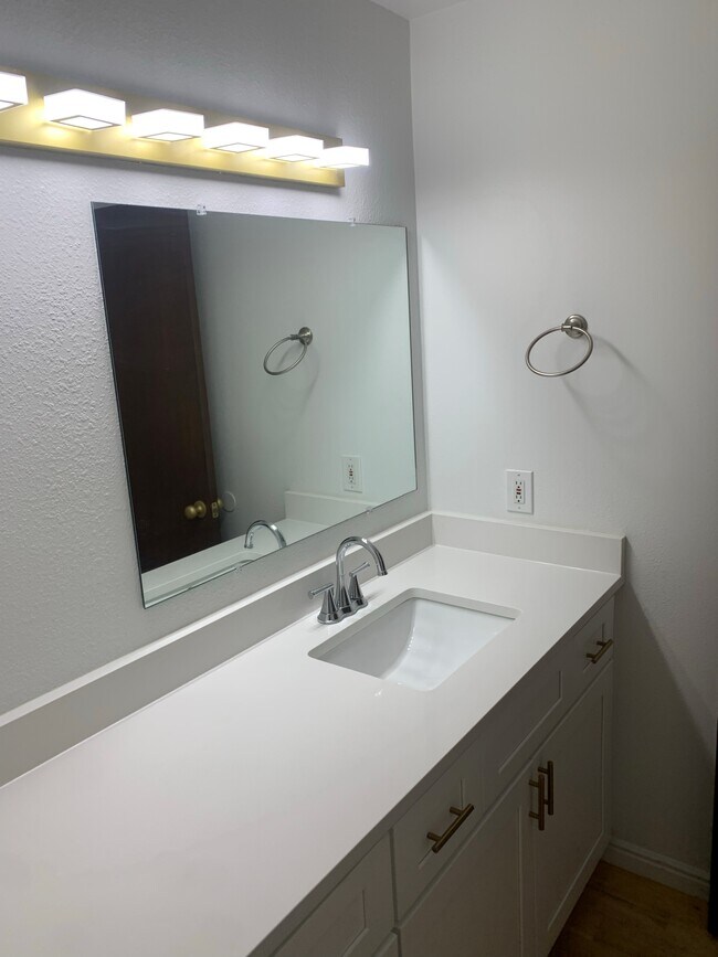 Building Photo - 120 G St