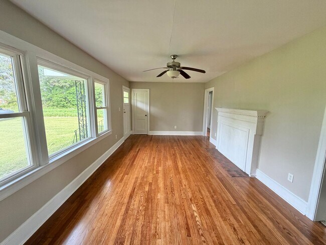 Foto del edificio - Coming Soon! Masonboro-south Wilmington location charming country home