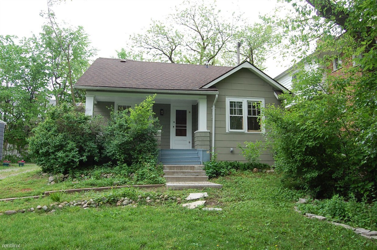 2 br, 1 bath House 832 S Main St House Rental in Ann Arbor, MI