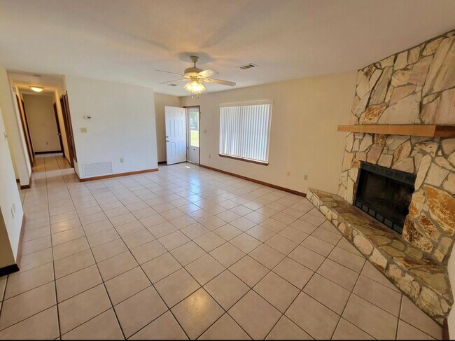 Foto del edificio - 8520 Misty Ridge Ln