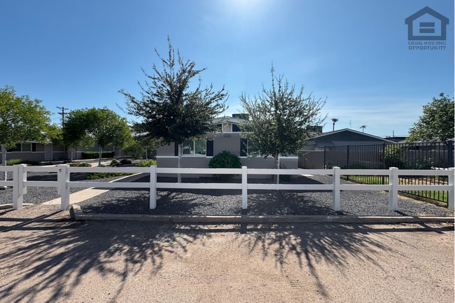 Photo - 1325 N 48th St Apartment