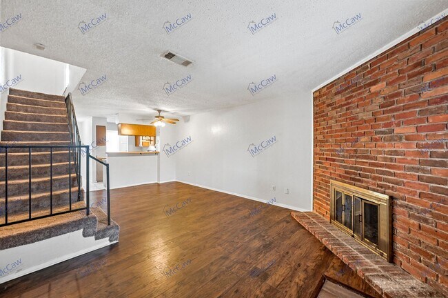 Building Photo - Great 2 Bed/Bath1.5 Townhome in Dallas!
