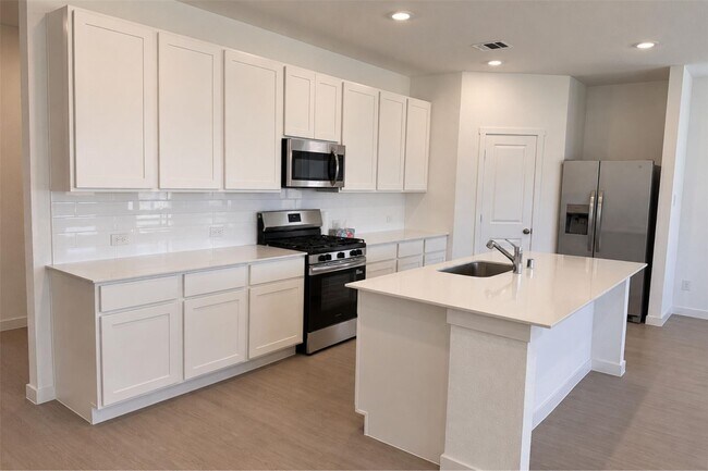 Building Photo - 635 Stud Dr