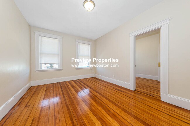 Building Photo - 46 Brackett St
