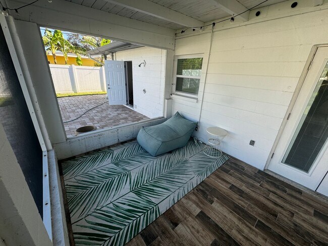 Building Photo - Beautiful 4 bedroom, 2 bathroom home