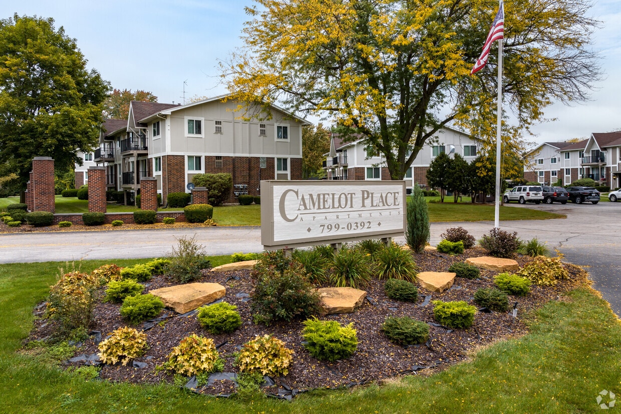 Camelot Place Apartments in Saginaw, MI