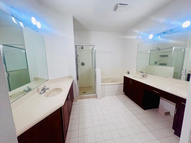 Foto del edificio - 8394 NW 113th Path