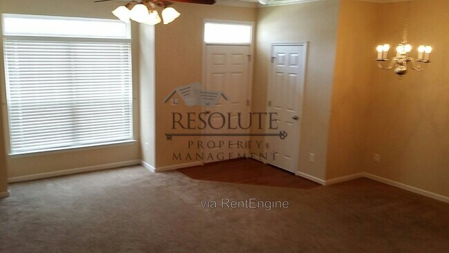 Building Photo - 2210 Valley Edge Dr
