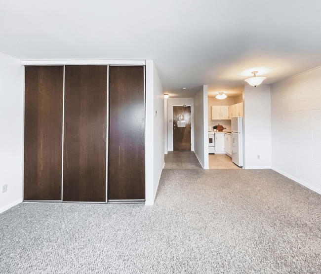 Building Photo - Mount Pleasant Manor