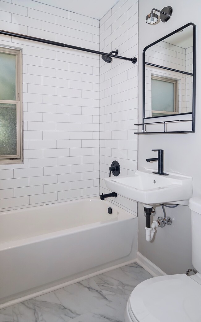 Foto del edificio - 2182 N 51st St