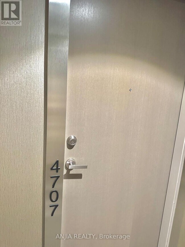 Building Photo - 100 Harbour St