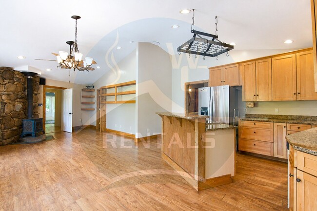 Building Photo - 84 Loveland Vis
