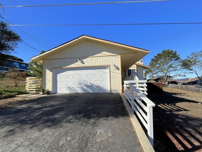 Building Photo - Great location - Spacious Home in Los Osos