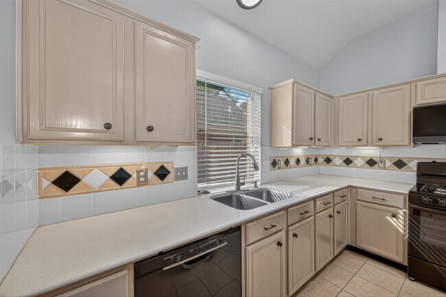 Building Photo - 18407 Maple Mill Dr