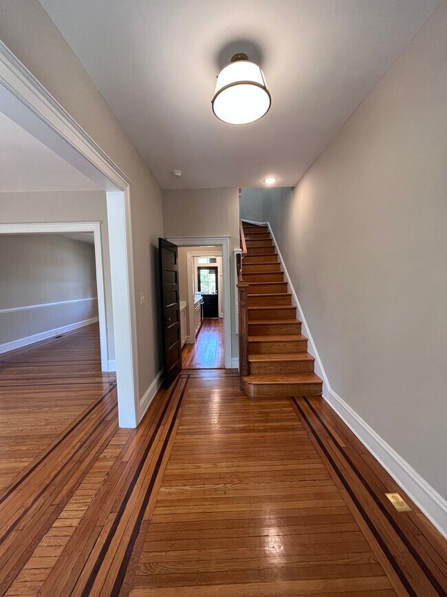 Foto del edificio - Beautiful Newly Renovated 4 Bedroom Home i...