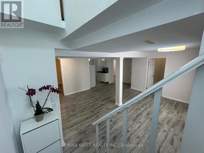 Building Photo - 10 Pagehurst Ct
