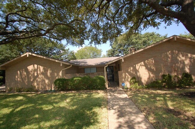 Building Photo - 4604 Avoca St