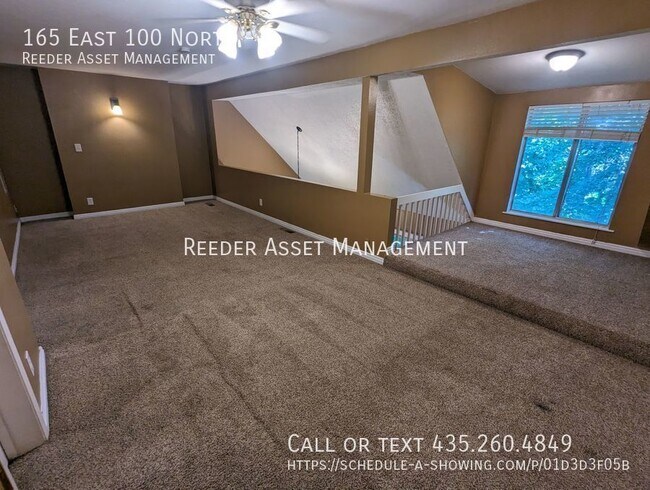 Building Photo - Welcome to this charming 3-bedroom, 2-bath...