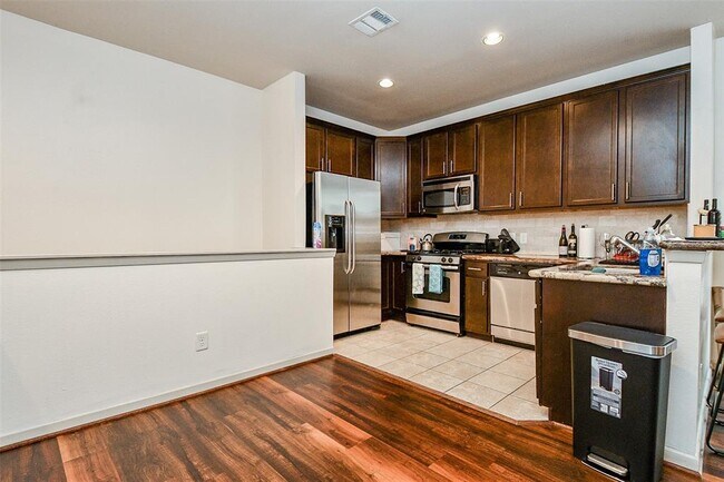 Building Photo - 5306 Avenue J