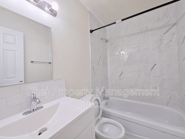 Building Photo - 140 Royal Terrace NW