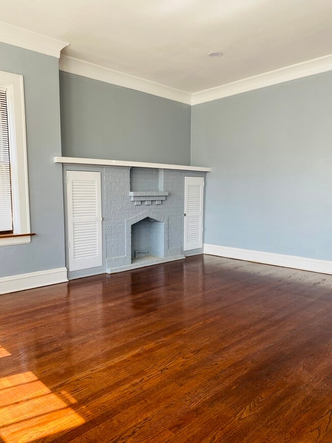 Building Photo - 8042 S Hermitage Ave
