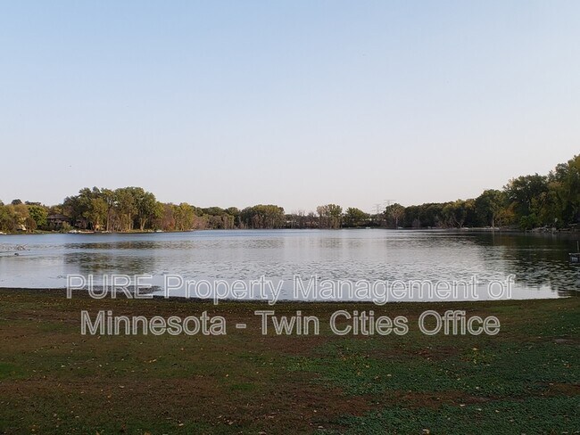 Foto del edificio - 174 Twin Lake Blvd