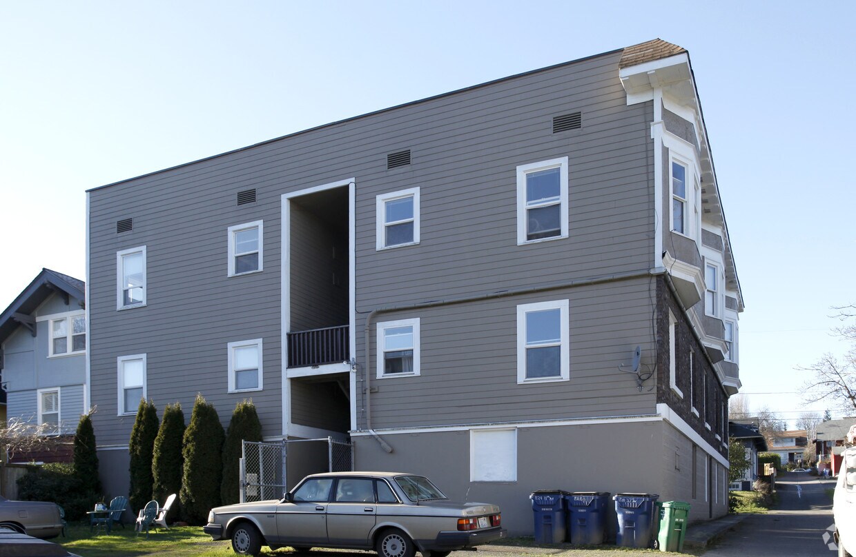 Building Photo - 1124 27th Ave