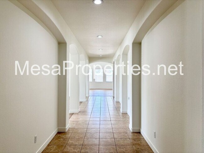 Foto del edificio - 15818 Iron Canyon Ln