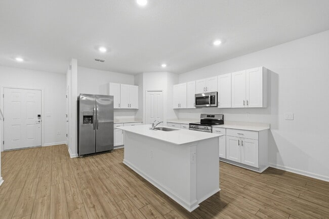 Building Photo - Available Now –NEW  Beautiful Move-In Ready Home in Ocala!INTERNET INCLUDED