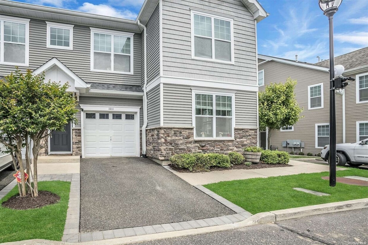 Primary Photo - 1801 Townhome Wy