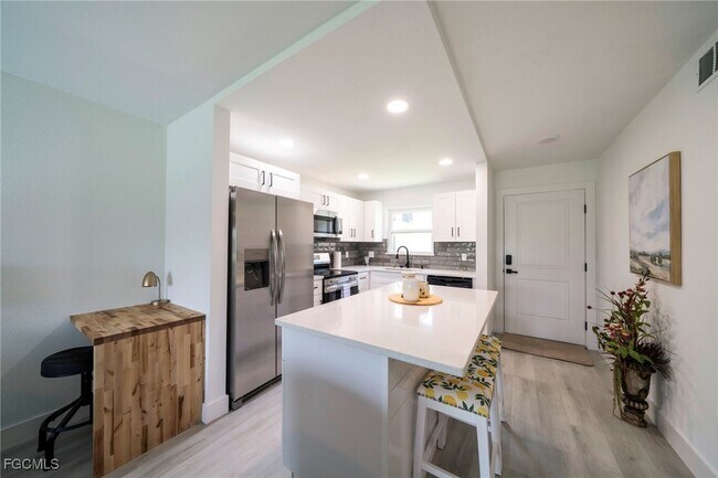 Foto del edificio - 16881 Davis Rd
