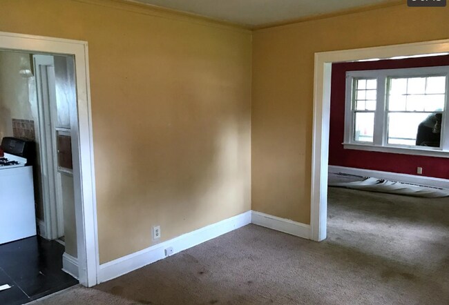 Foto del edificio - Charming 1925 Colonial with Classic Character & Cozy Fireplace