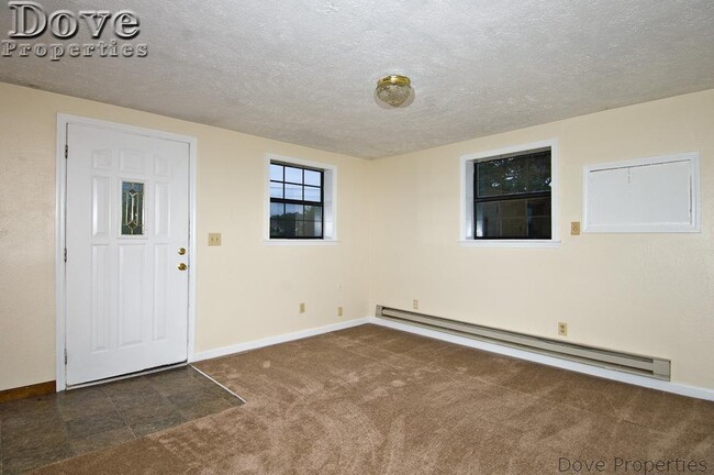 Building Photo - Coming Soon: 1 BR house, all utilities inc...