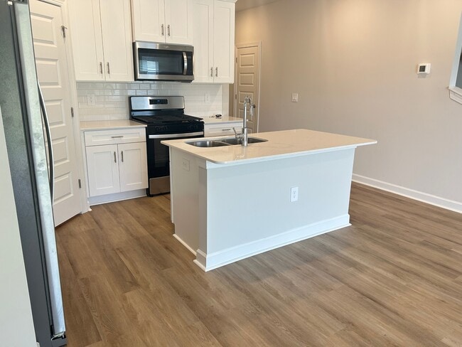 Building Photo - 105 Pleasure Ln