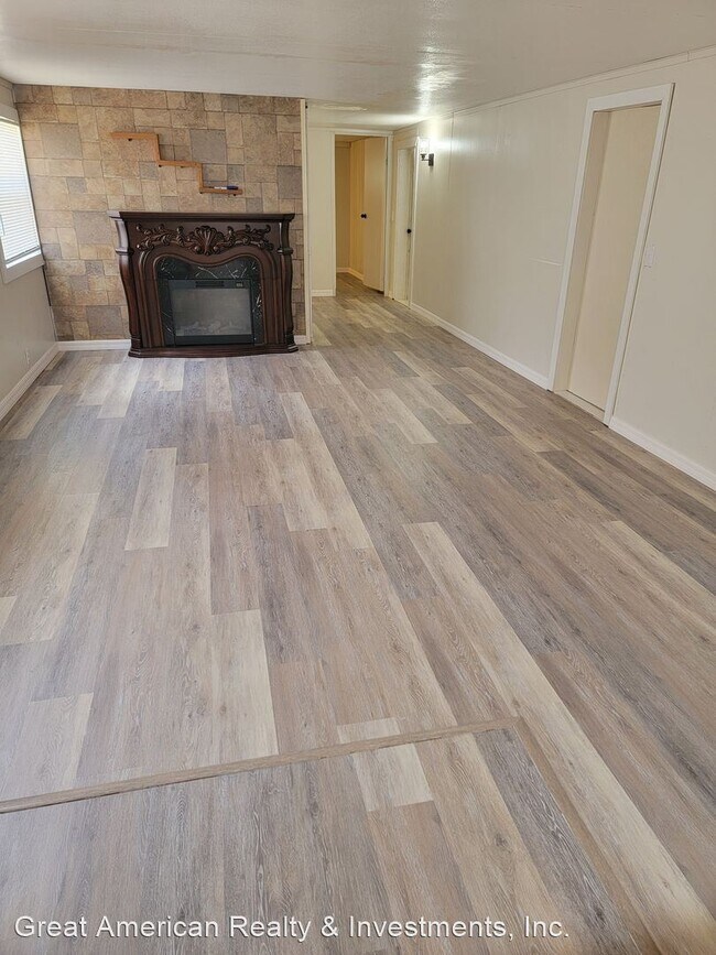 Foto del edificio - 3 br, 1 bath House - 5420 S Frost Pt