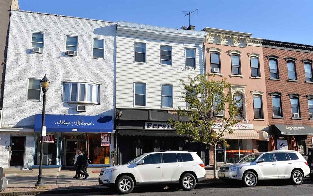 Primary Photo - 531 Washington St