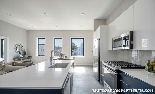 Foto del edificio - 656 Saratoga St