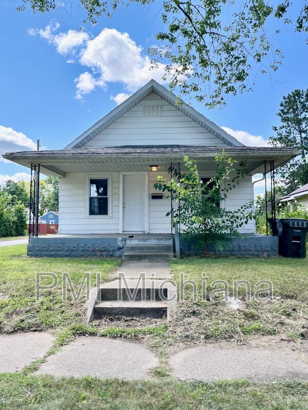 Building Photo - 1418 E Bowman St