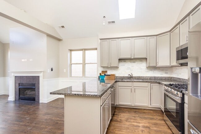 Building Photo - South Shore Stunner – 1,700 SQ FT, Master ...