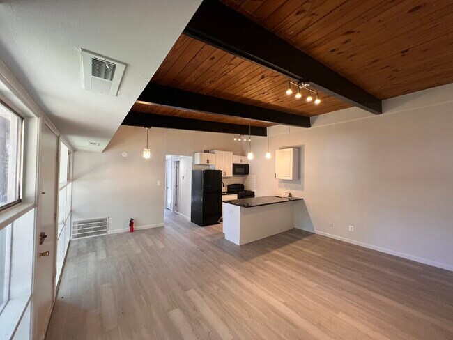 BRAND NEW FLOORS!! - 7741 Donnybrook Ct