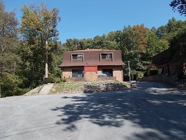 Building Photo - 715 Mt Airy Rd