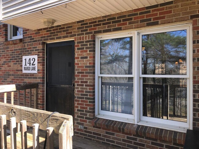 Foto del edificio - 142 Margo Ln