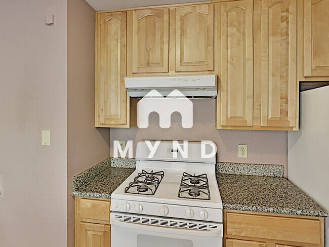 Building Photo - 592 59th St Apt 4