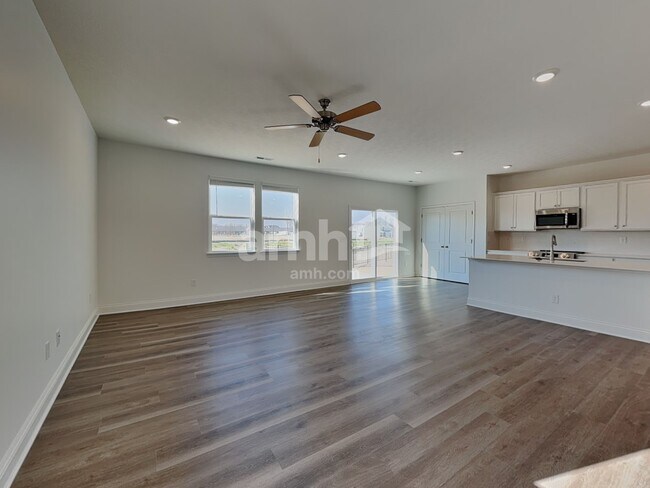 Foto del edificio - 9085 Henley Ave