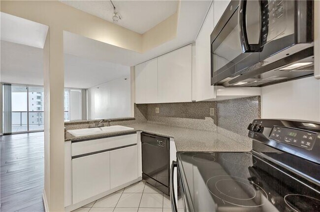 Building Photo - 6767 Collins Ave
