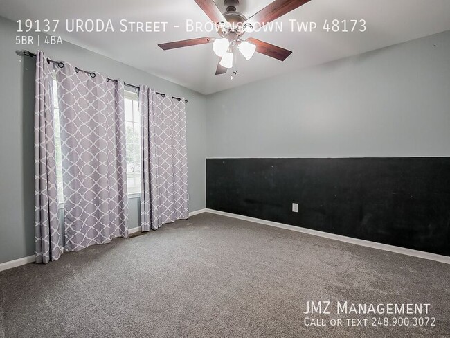 Building Photo - 19137 Uroda St
