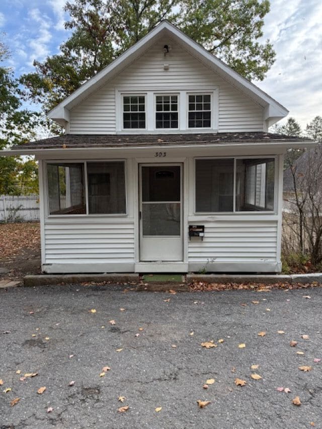 Building Photo - 303 N State St