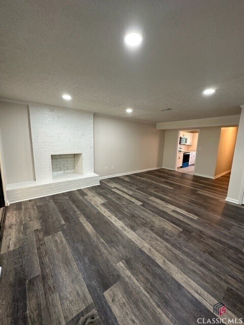 Foto del edificio - 121 Sleepy Creek Dr